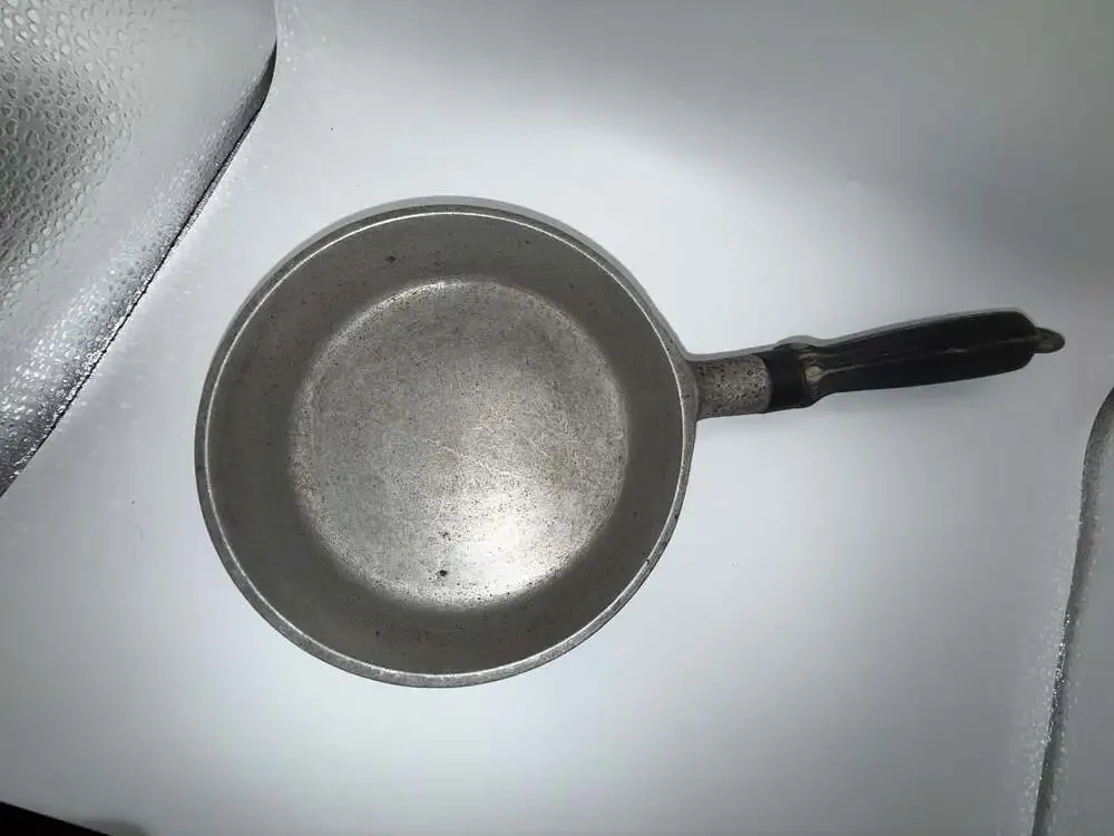 Vintage Club Aluminum Hammercraft Cookware 8-Inch Frying Pan with Wooden Handle